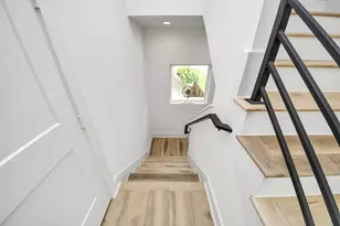 1044 W 17th St, Houston, TX 77008 - Photo 9
