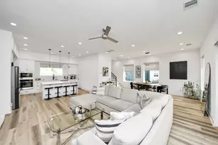 1044 W 17th St, Houston, TX 77008 - Photo 17