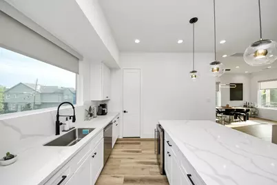 1044 W 17th Street, Houston, TX 77008 - Photo 23