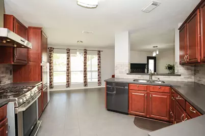 10403 Twin Oak Drive, Conroe, TX 77385 - Photo 9