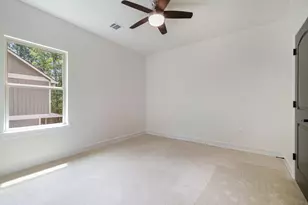 290 Apple Valley Dr, Panorama Village, TX 77304 - Photo 5