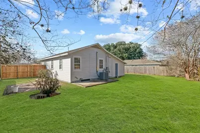 915 Avenue E, Rosenberg, TX 77471 - Photo 17