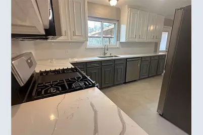 501 Cindyrella Drive, Highlands, TX 77562 - Photo 5