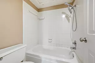 9707 Richmond St, Houston, TX 77042 - Photo 9