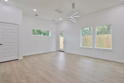 9349 Lavender St, Houston, TX 77016 - Photo 9