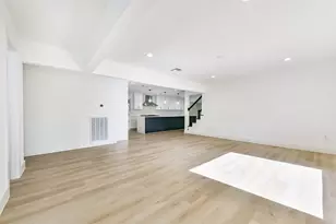 18610 Martinique Dr, Houston, TX 77058 - Photo 9