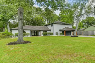 18610 Martinique Dr, Houston, TX 77058 - Photo 3