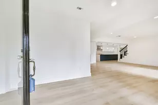 18610 Martinique Dr, Houston, TX 77058 - Photo 5