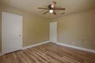 1109 E Walker St, League City, TX 77573 - Photo 37