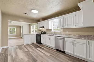 1109 E Walker St, League City, TX 77573 - Photo 17