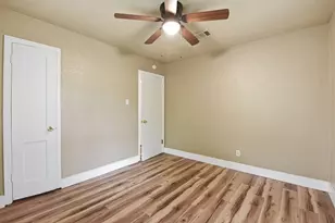 1109 E Walker St, League City, TX 77573 - Photo 33