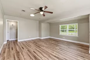 1109 E Walker St, League City, TX 77573 - Photo 9