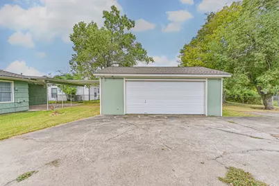 128 Forest Oaks Lane, Lake Jackson, TX 77566 - Photo 31