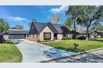 4123 Rolling Green Drive, Seabrook, TX 77586 - Photo 1