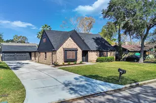 4123 Rolling Green Dr, Seabrook, TX 77586 - Photo 1