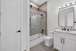 2420 Sumpter St, Houston, TX 77026 - Photo 39