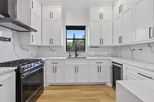 2420 Sumpter St, Houston, TX 77026 - Photo 9