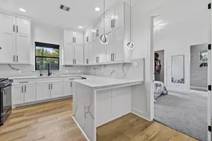 2420 Sumpter St, Houston, TX 77026 - Photo 11