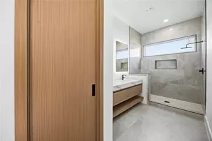 9217 Noel St, Houston, TX 77033 - Photo 21