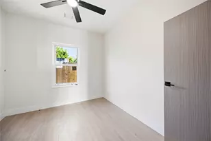 9217 Noel St, Houston, TX 77033 - Photo 15