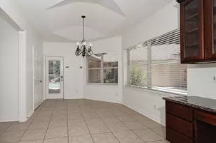 27 Bluff Creek Pl, The Woodlands, TX 77382 - Photo 9