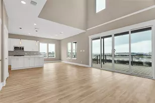 28 Cmdr. Runco Ln, Taylor Lake Village, TX 77586 - Photo 5