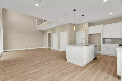 28 Cmdr Runco Lane, Taylor Lake Village, TX 77586 - Photo 7