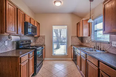 8911 Smokey Ridge Lane, Houston, TX 77075 - Photo 9