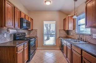 8911 Smokey Ridge Ln, Houston, TX 77075 - Photo 9