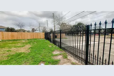 4605 Fulton Street, Houston, TX 77009 - Photo 9
