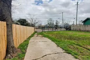 4605 Fulton St, Houston, TX 77009 - Photo 15