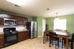 921 Sage St, Baytown, TX 77521 - Photo 11