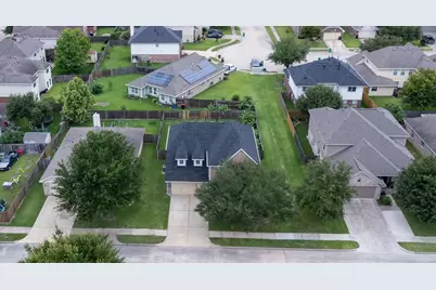 921 Sage Street, Baytown, TX 77521 - Photo 37