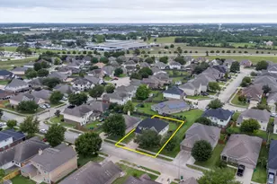 921 Sage St, Baytown, TX 77521 - Photo 3