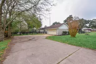 1506 10th St, Hempstead, TX 77445 - Photo 5