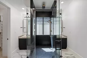 948 Blackshire Ln, Houston, TX 77055 - Photo 13