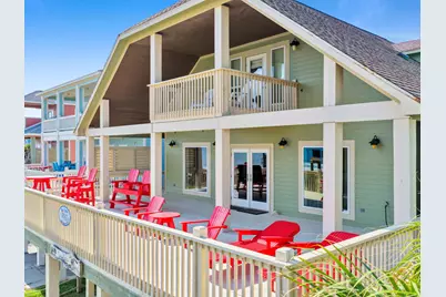 1967 Avenue J, Crystal Beach, TX 77650 - Photo 5