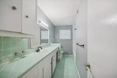 8419 Bluegate Court, Houston, TX 77025 - Photo 11