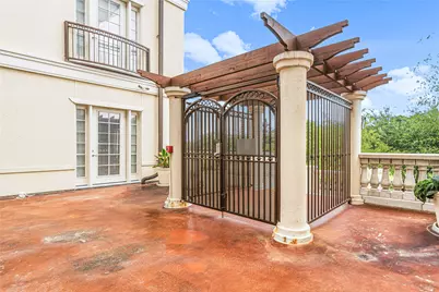 7134 S Mapleridge Street S #2E, Houston, TX 77081 - Photo 5