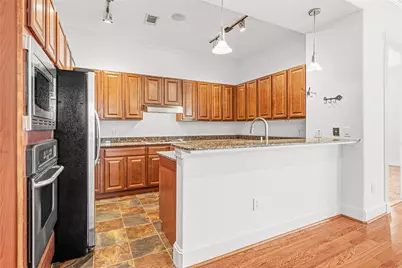 7134 S Mapleridge Street S #2E, Houston, TX 77081 - Photo 9