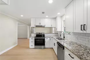 217 W Wilkins St, League City, TX 77573 - Photo 5