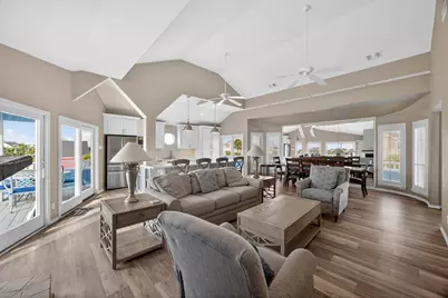 13649 Pirates Beach Boulevard, Galveston, TX 77554 - Photo 9