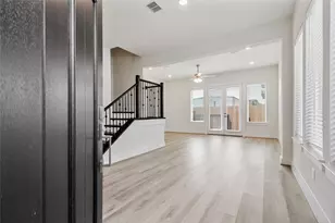 912B W 21st St, Houston, TX 77008 - Photo 3