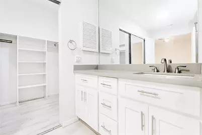 11711 Memorial Drive #129, Houston, TX 77024 - Photo 15