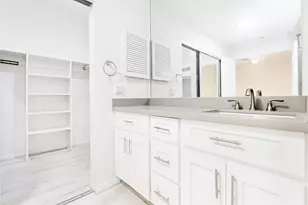 11711 Memorial Dr, Houston, TX 77024 - Photo 15