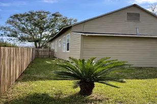 504 Green St, Baytown, TX 77520 - Photo 15