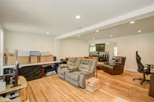 103 Jasmine St, Lake Jackson, TX 77566 - Photo 3