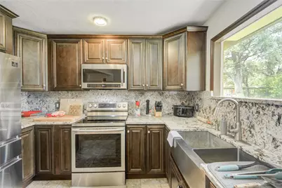 103 Jasmine Street, Lake Jackson, TX 77566 - Photo 11