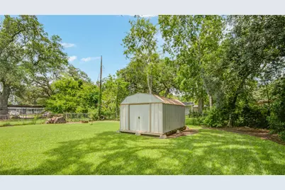 103 Jasmine Street, Lake Jackson, TX 77566 - Photo 27