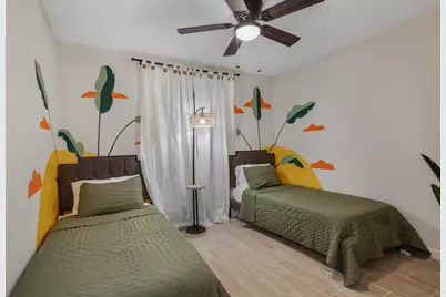 5819 Chrystell Lane, Houston, TX 77092 - Photo 17